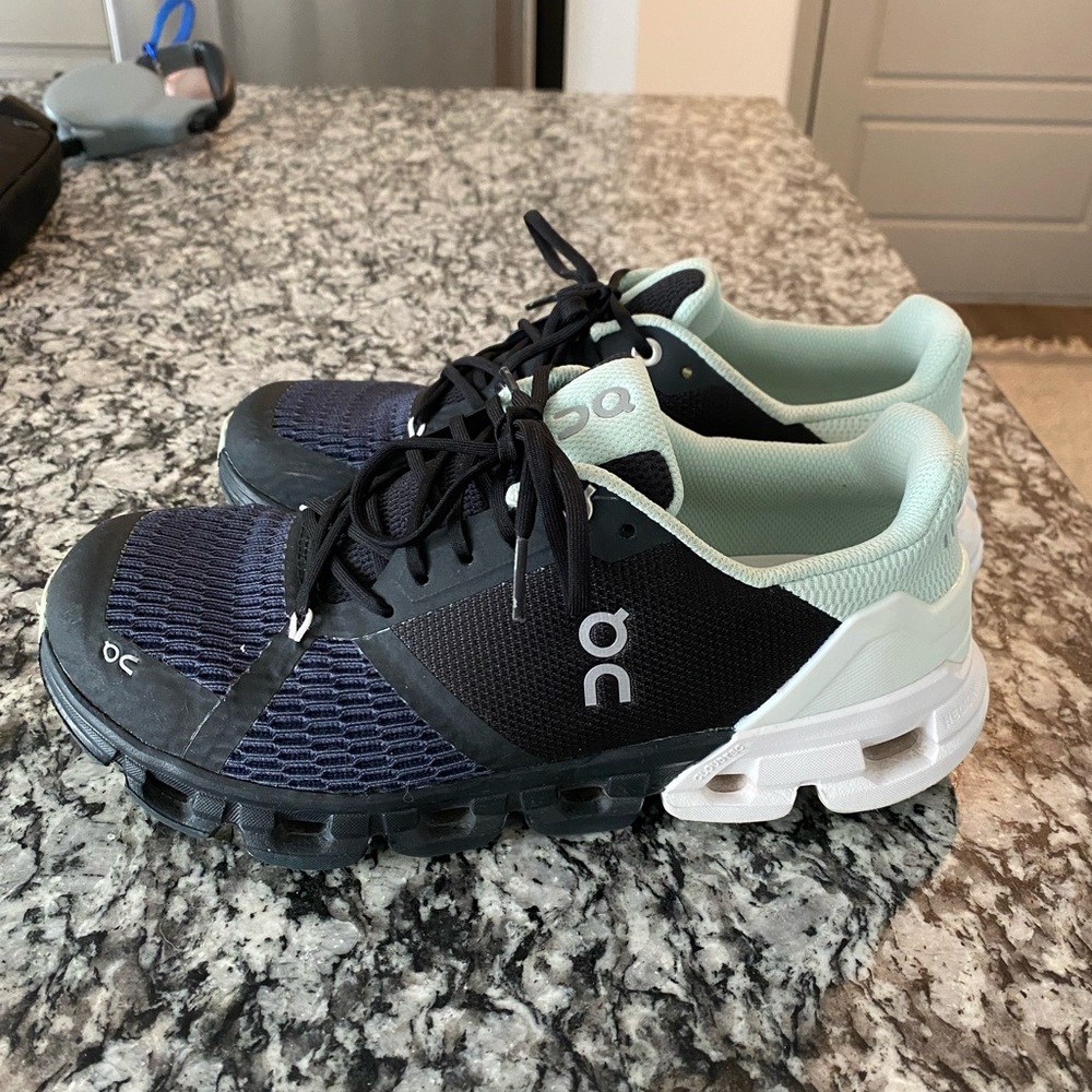 Womens OnClouds 7.5